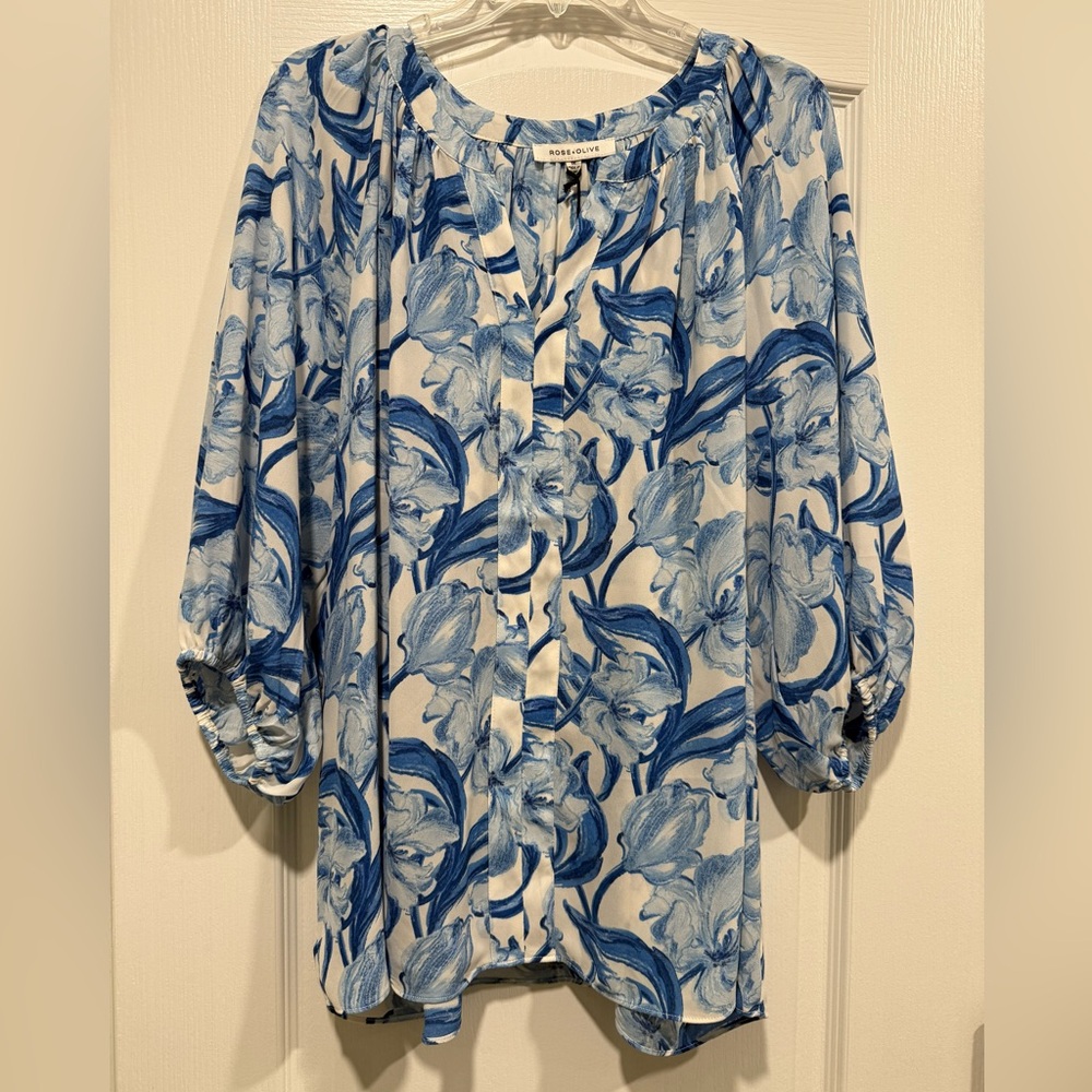 Rose & Olive NWT blue and white floral print blouse 1X